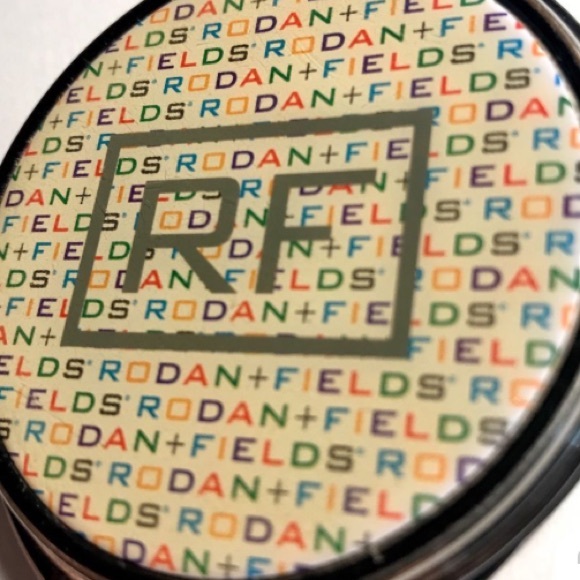 Rodan + Fields Other - Rodan + Fields Compact Hand-Held Mirror! 💥